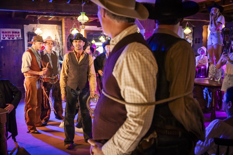 Cowboys & Cowgirls tijdens spotopnames van Wild Wild West-editie van Het Schlagerfestival